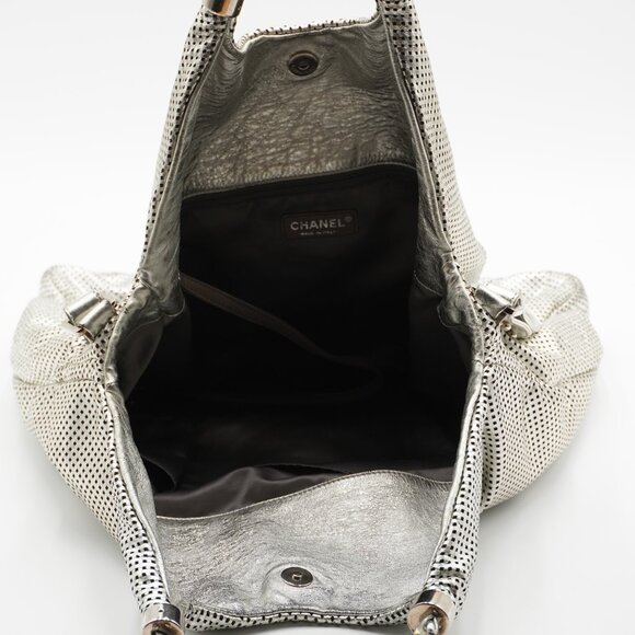 Pre-owned CHANEL Rodeo Drive Hobo Perforated Leather Bag - Picture 4 of 5
